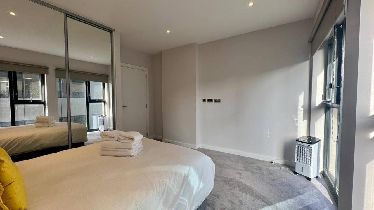 Modern 2 Bedroom Near Eye Leilighet