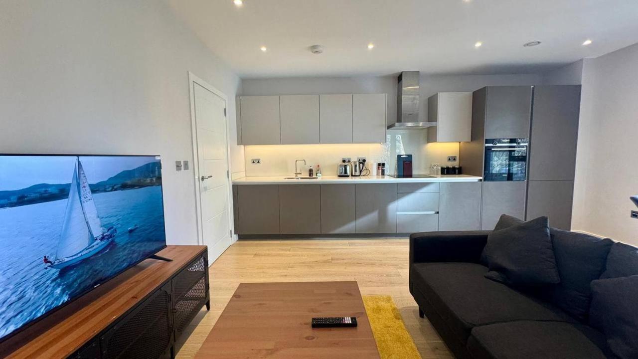 Modern 2 Bedroom Near Eye Leilighet