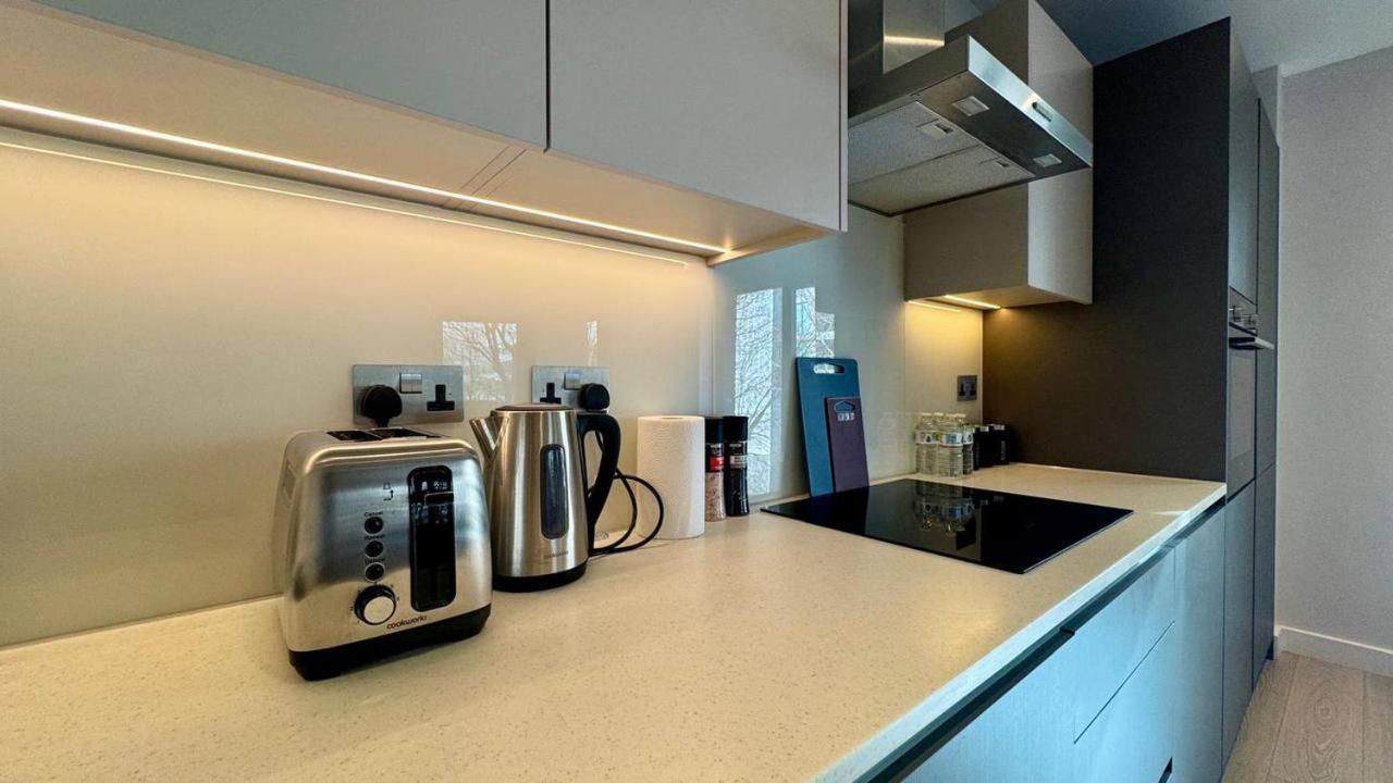 Modern 2 Bedroom Near Eye Leilighet *