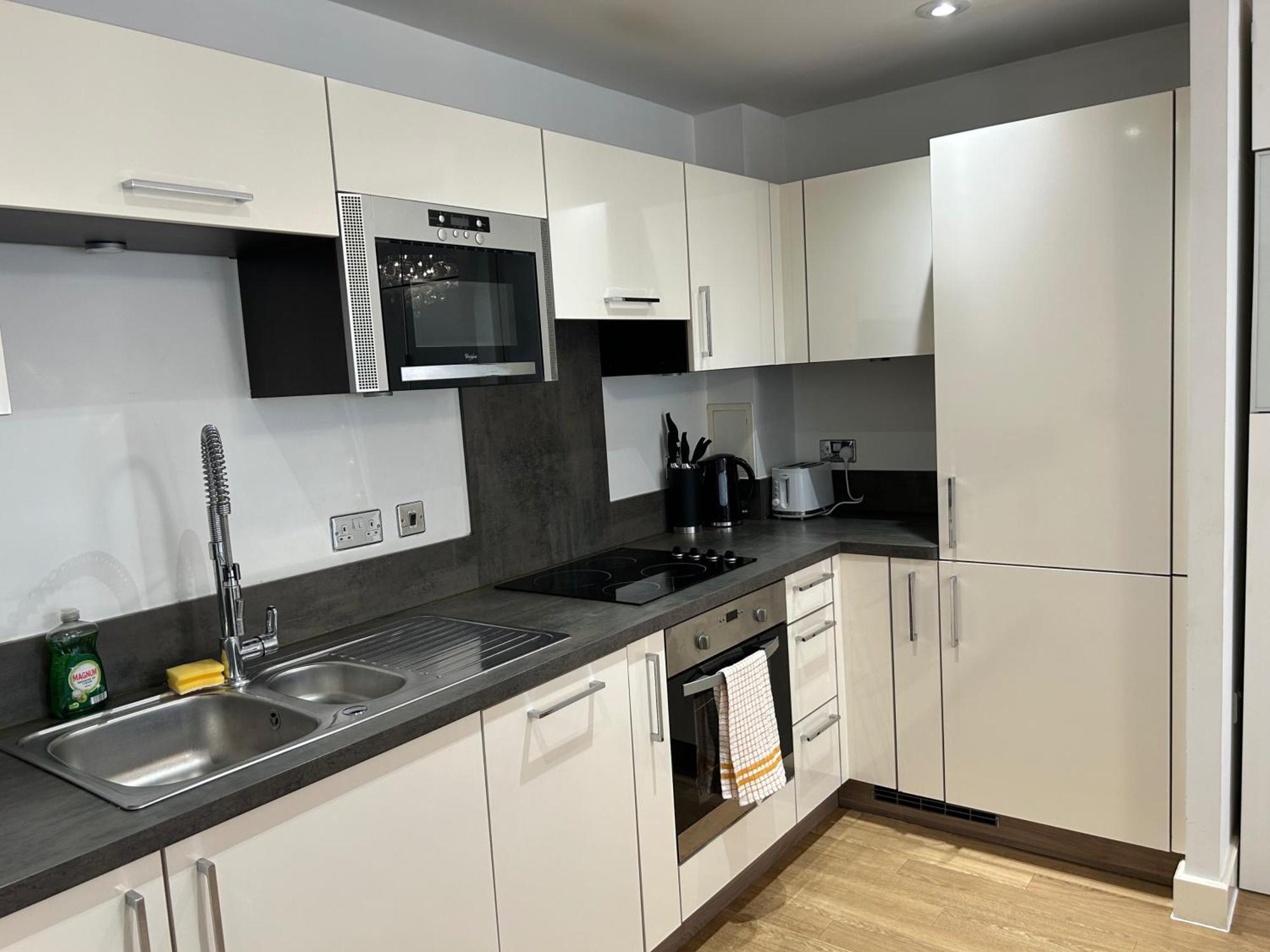 1-Bed Apt Sleeps 4 Central To Shops & Transport Lägenhet