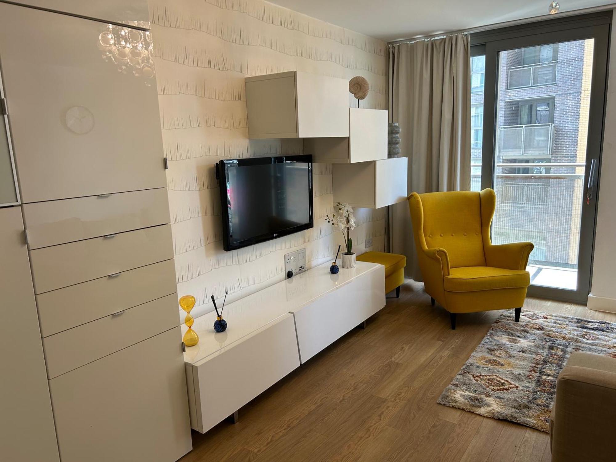 Lägenhet 1-Bed Apt Sleeps 4 Central To Shops & Transport *