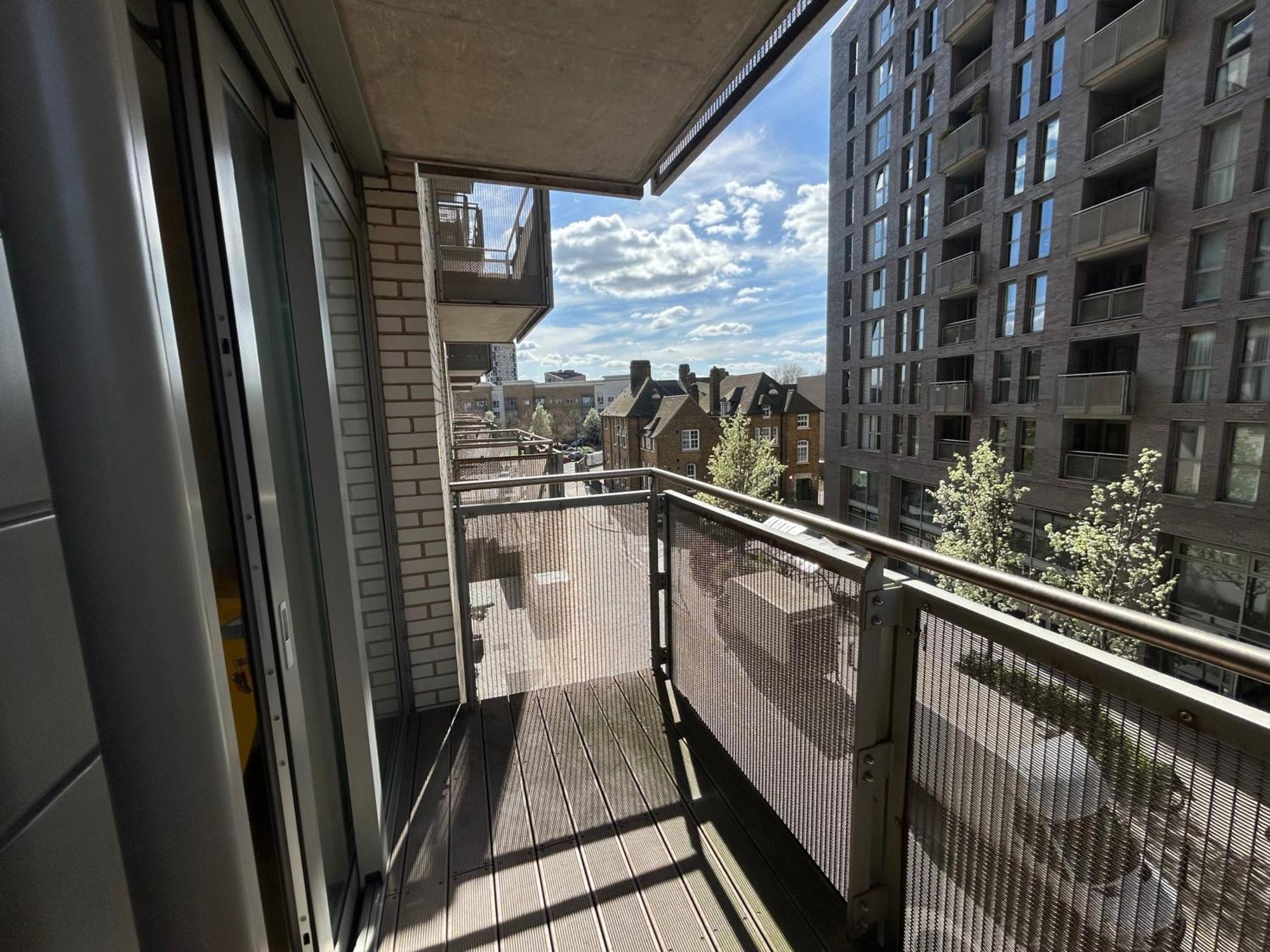 1-Bed Apt Sleeps 4 Central To Shops & Transport Lägenhet *