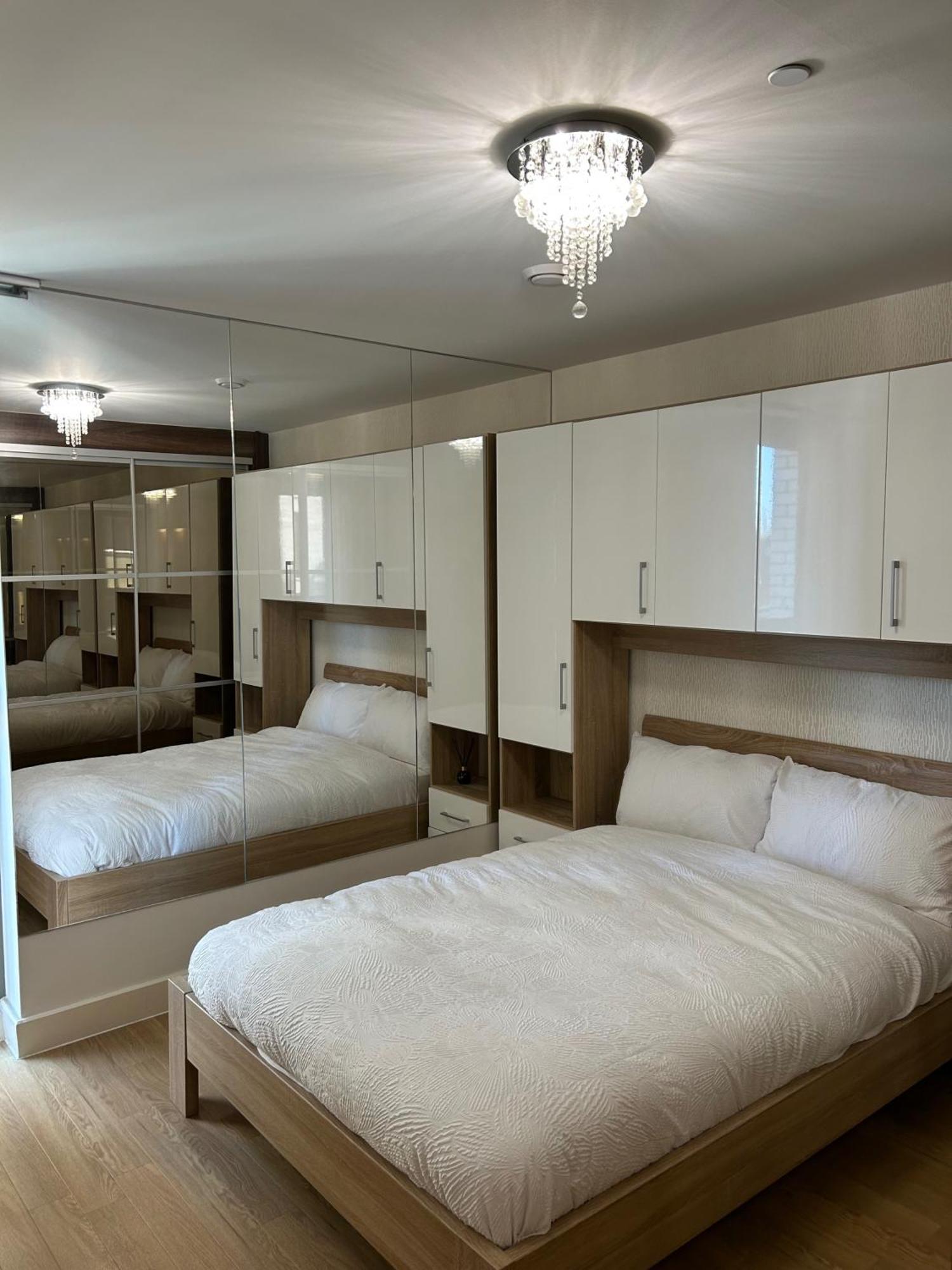 1-Bed Apt Sleeps 4 Central To Shops & Transport Lägenhet *