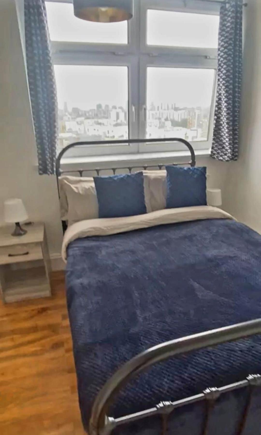 2 Bedroom - Breath Taking Views Canary Warf - Zone 2 Mile End Apartment London