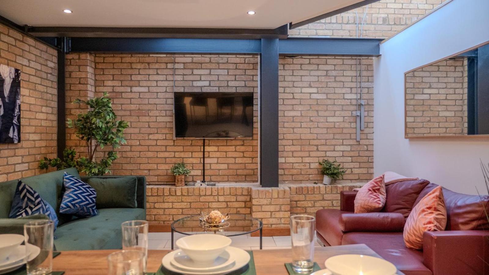 Apartment Spacious, Industrial, Zone 1, 2 Bed *