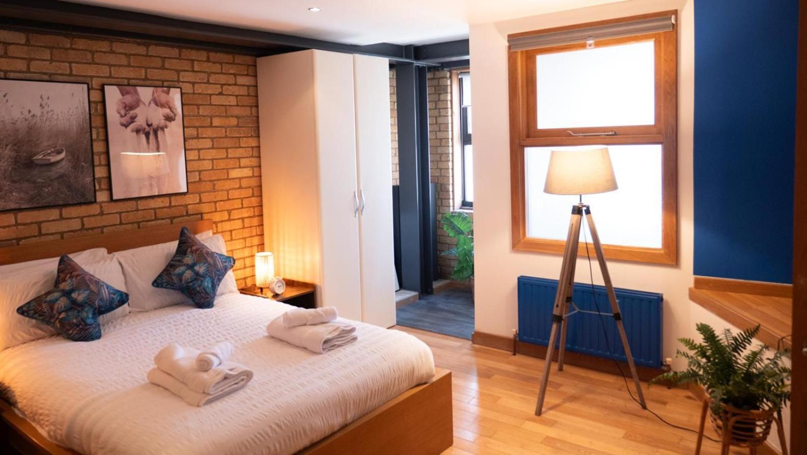 Apartment Spacious, Industrial, Zone 1, 2 Bed *