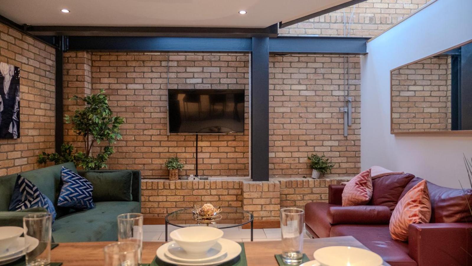 Apartment Spacious, Industrial, Zone 1, 2 Bed London