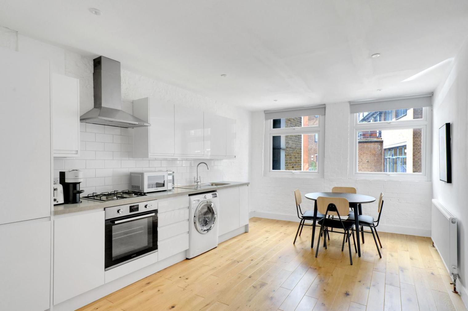 Blueground Farringdon Open Plan Opposite Train Lon-147 London