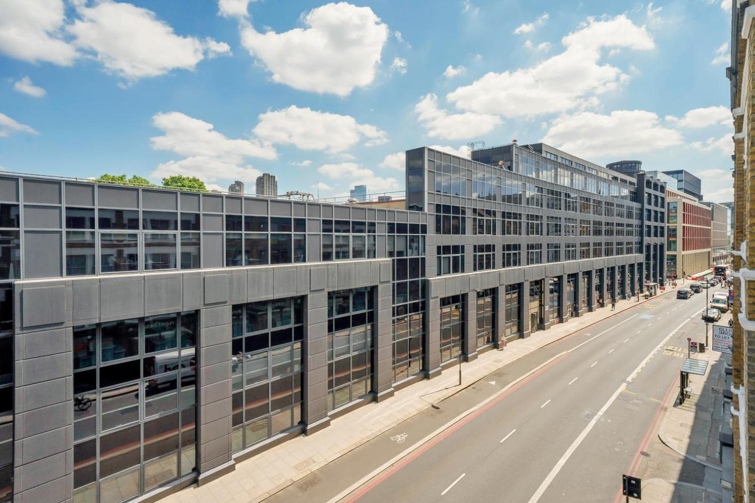 Blueground Farringdon Open Plan Opposite Train Lon-147 *