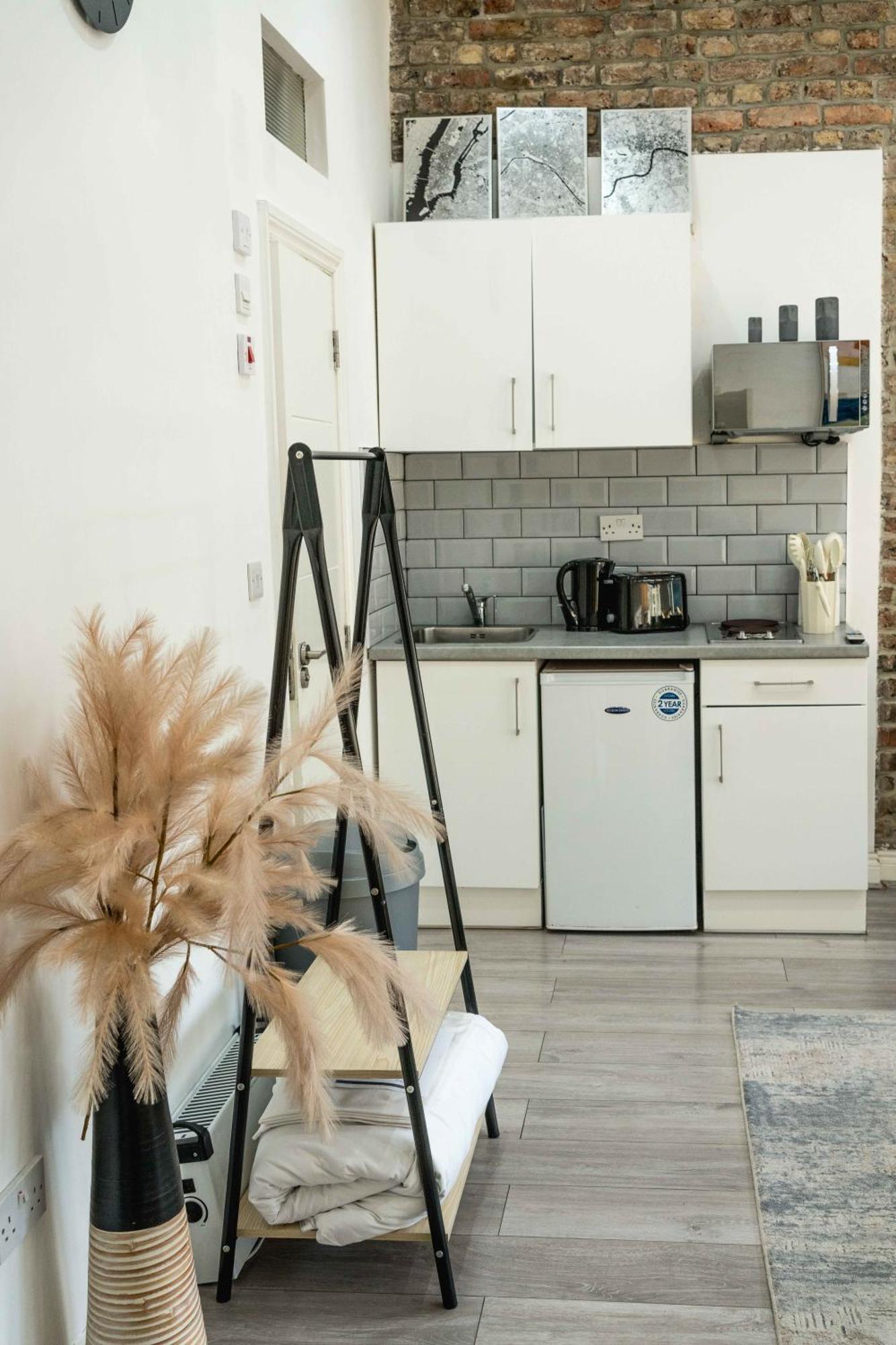 Appartement Comfortable By Kilburn & Hampstead Station Londen