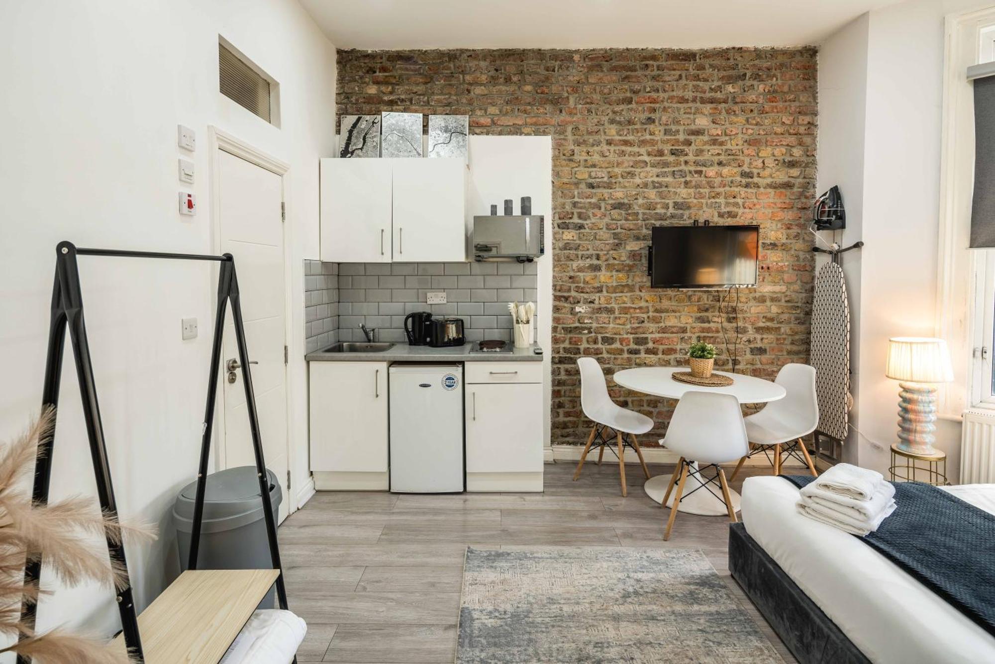 Comfortable By Kilburn & Hampstead Station * Londen