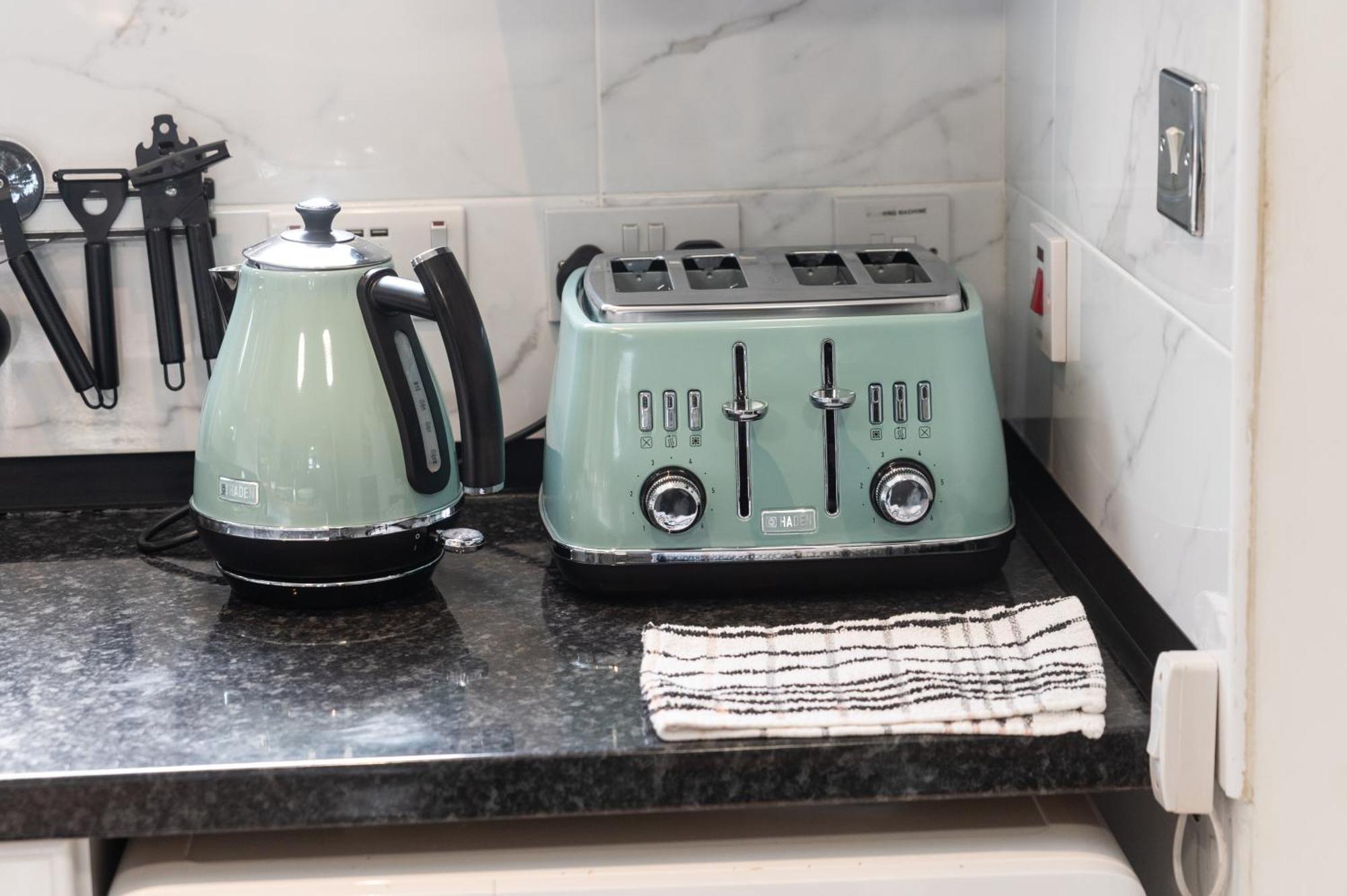 Cute & Stylish 2 Bed House 10 Mins To Woolwich Dlr * London
