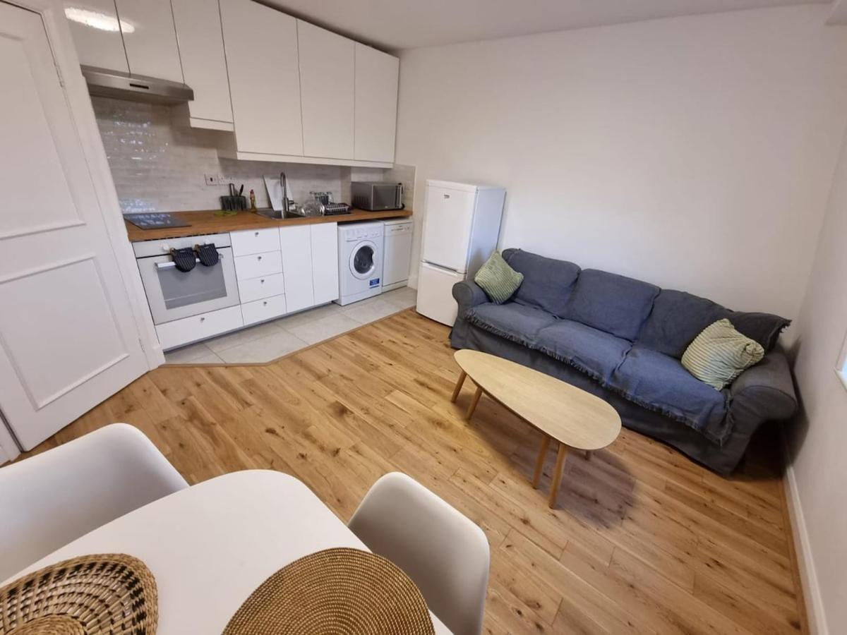 Boutique Contemporary Hyde Park Flat Londra