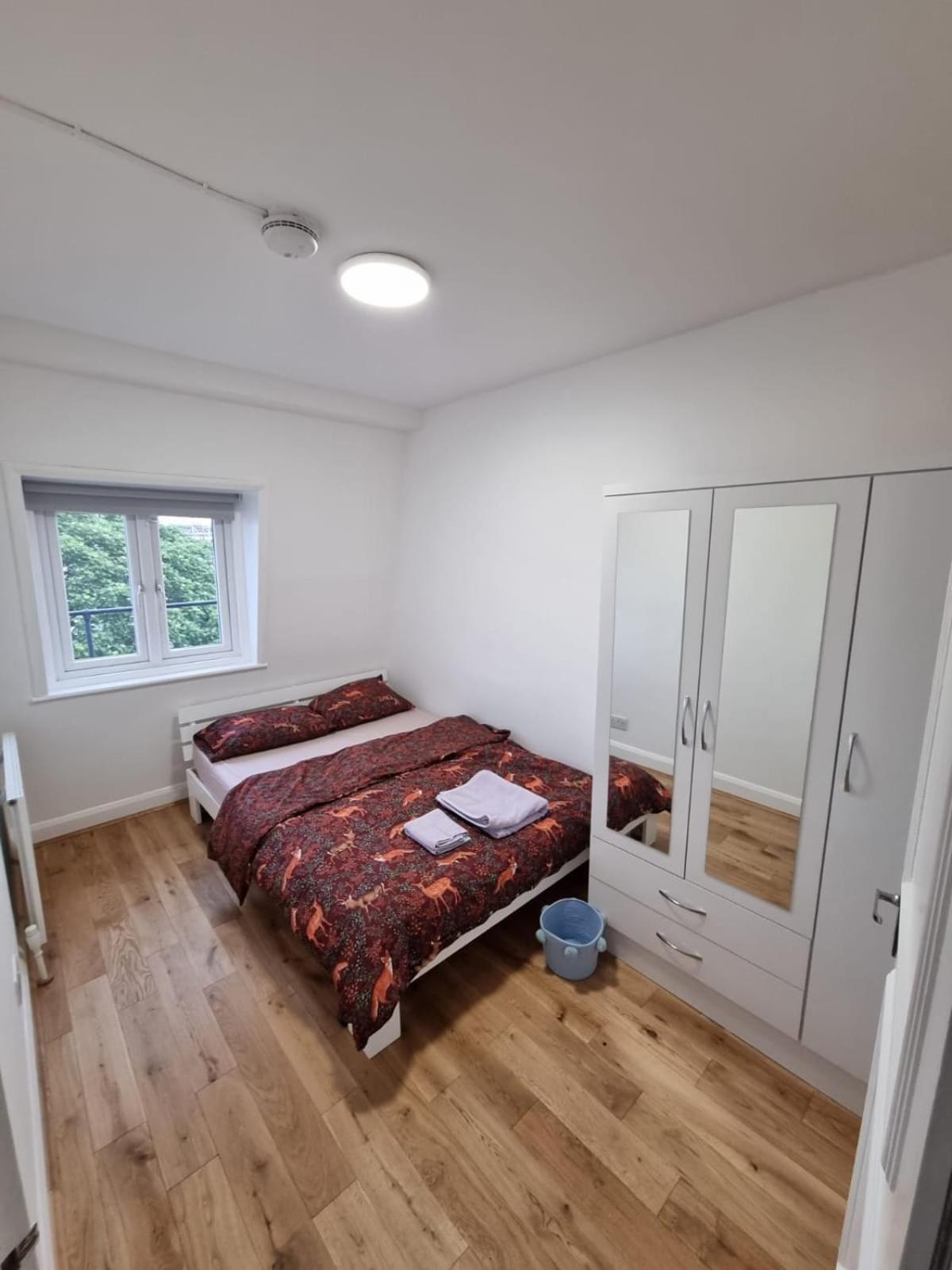 Boutique Contemporary Hyde Park Flat * Londra
