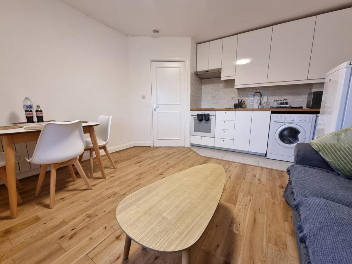 Boutique Contemporary Hyde Park Flat Londra