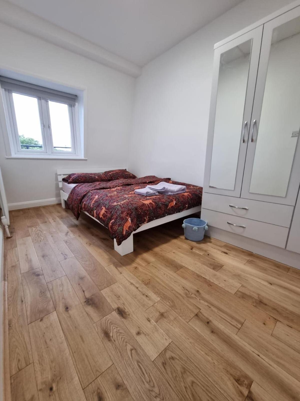 Boutique Contemporary Hyde Park Flat * Londra