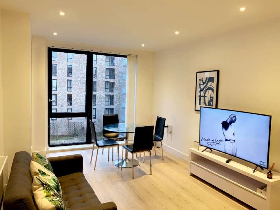 Stylish Flat Close To Excel Centre Londen