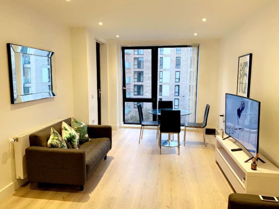 Stylish Flat Close To Excel Centre Londen