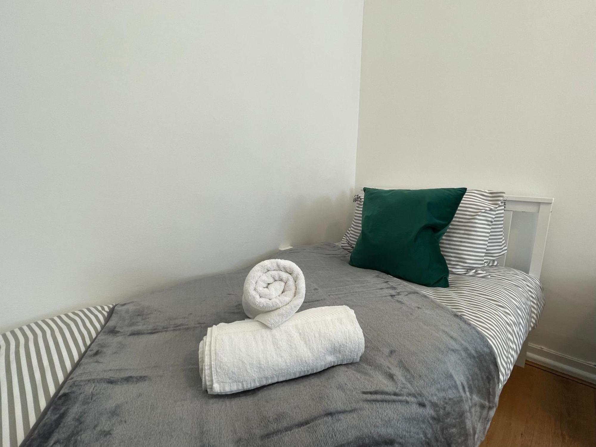 Apartment Beautiful Near Waterloo! - Sleeps 9