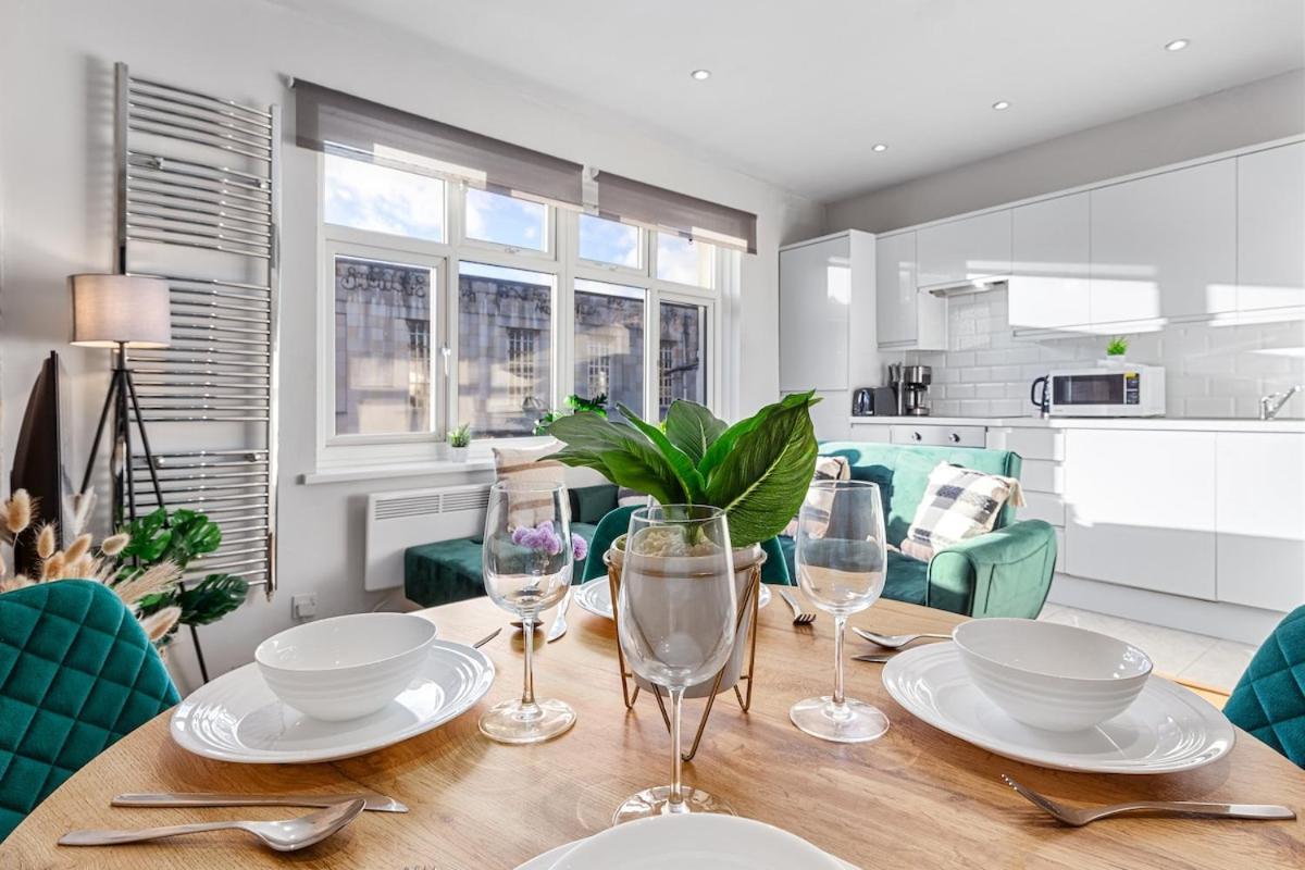 Elite Flat With Parking Apartment London