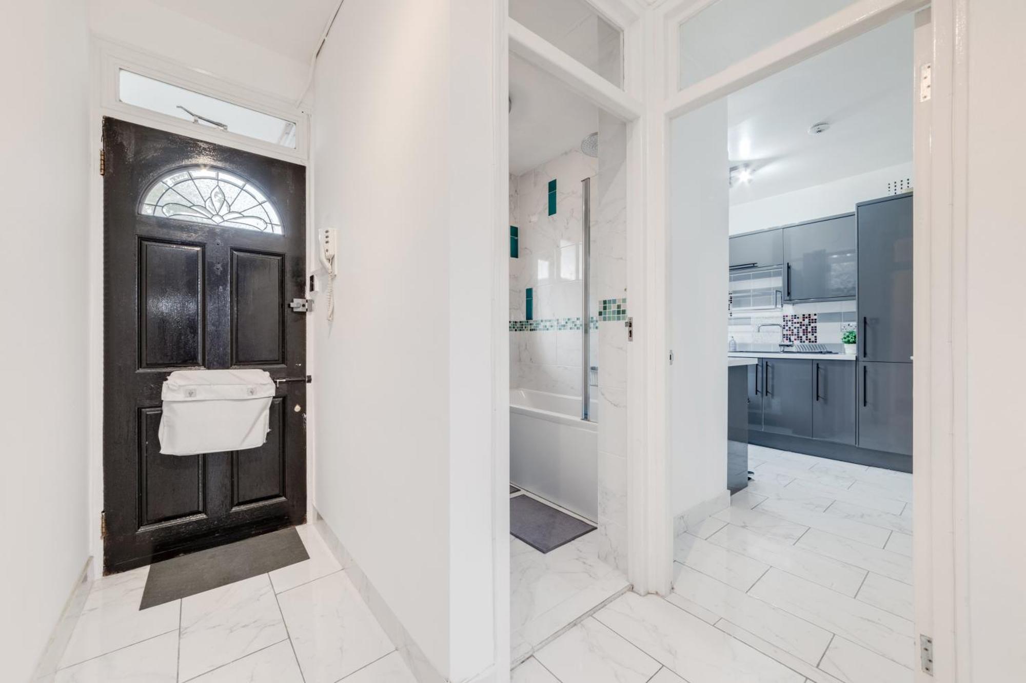 Close To The Us Embassy, 9 Elms - Spacious 1 Bed Apartment