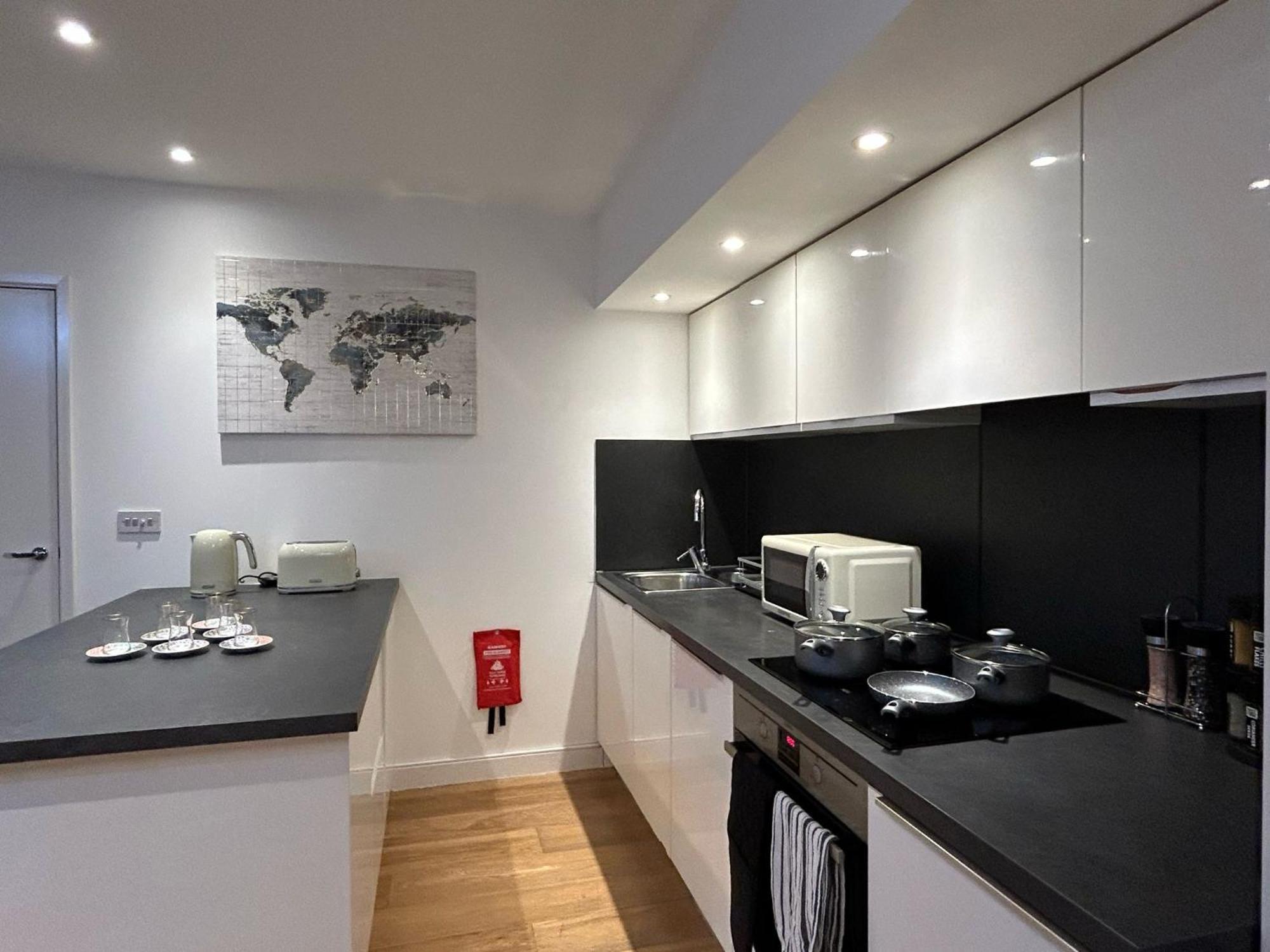 Modern 2-bedroom Flat Near Wembley - 9 Minutes From Park Royal Station Lägenhet London