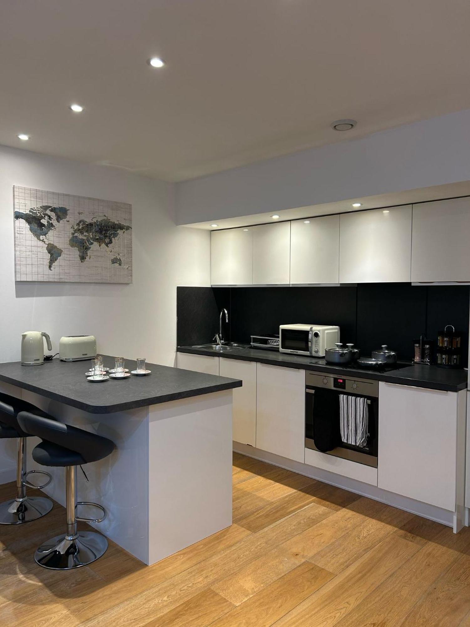 Modern 2-bedroom Flat Near Wembley - 9 Minutes From Park Royal Station Lägenhet London