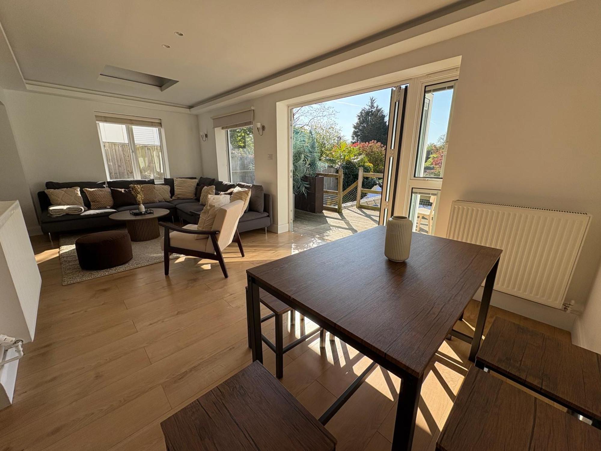 Stunning 3bd With Garden & Free Parking Appartement Londen
