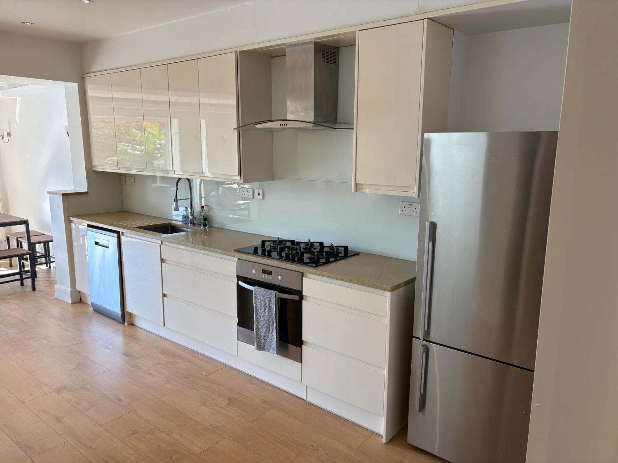 Stunning 3bd With Garden & Free Parking Appartement *