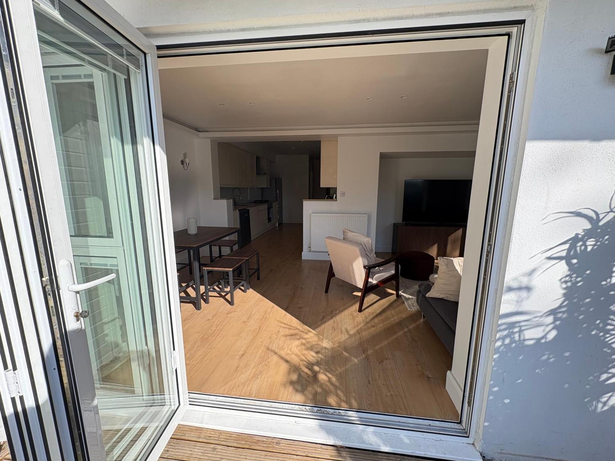 Stunning 3bd With Garden & Free Parking Appartement Londen