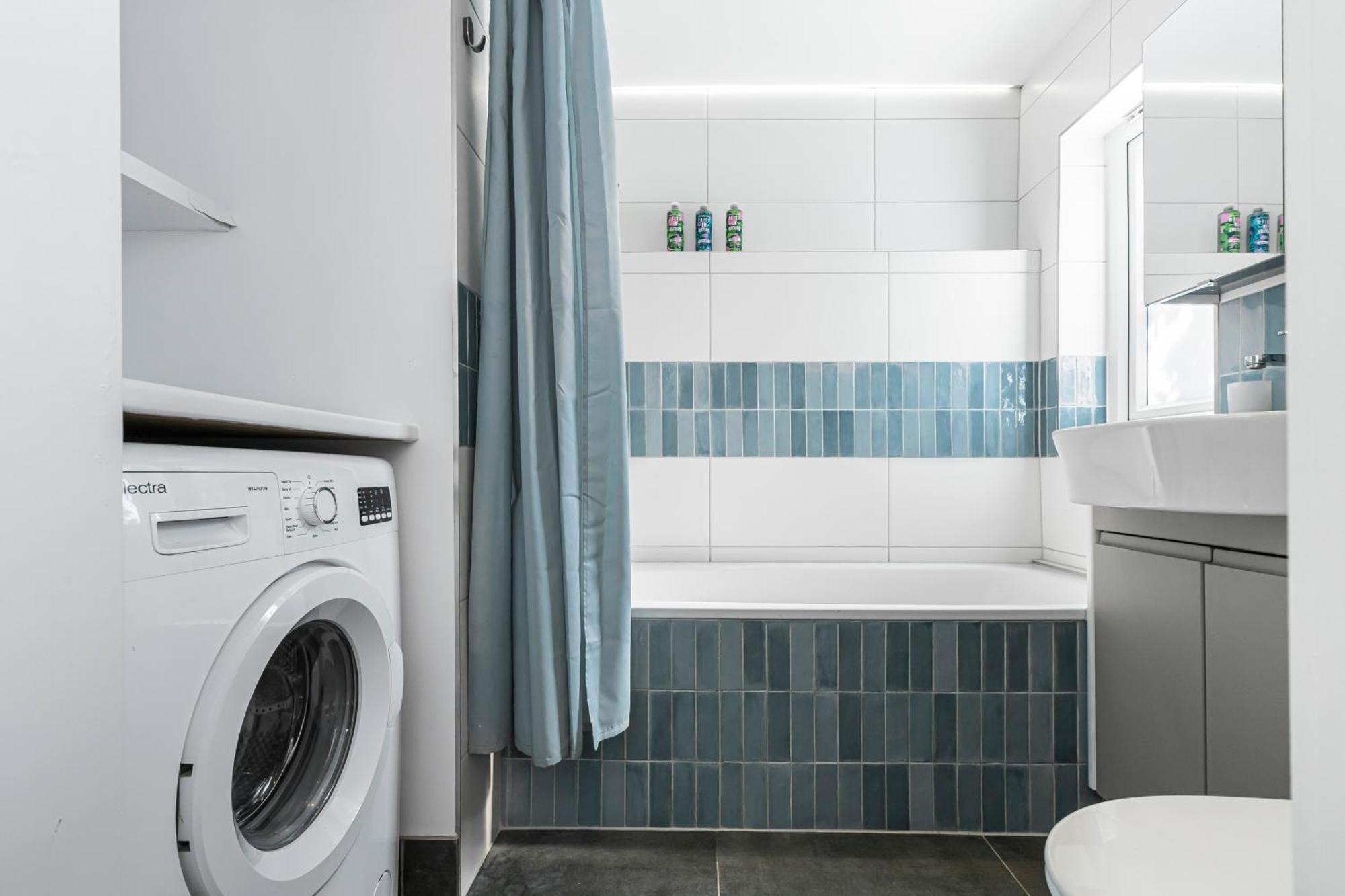 Large, Quiet Flat In Islington Apartment London