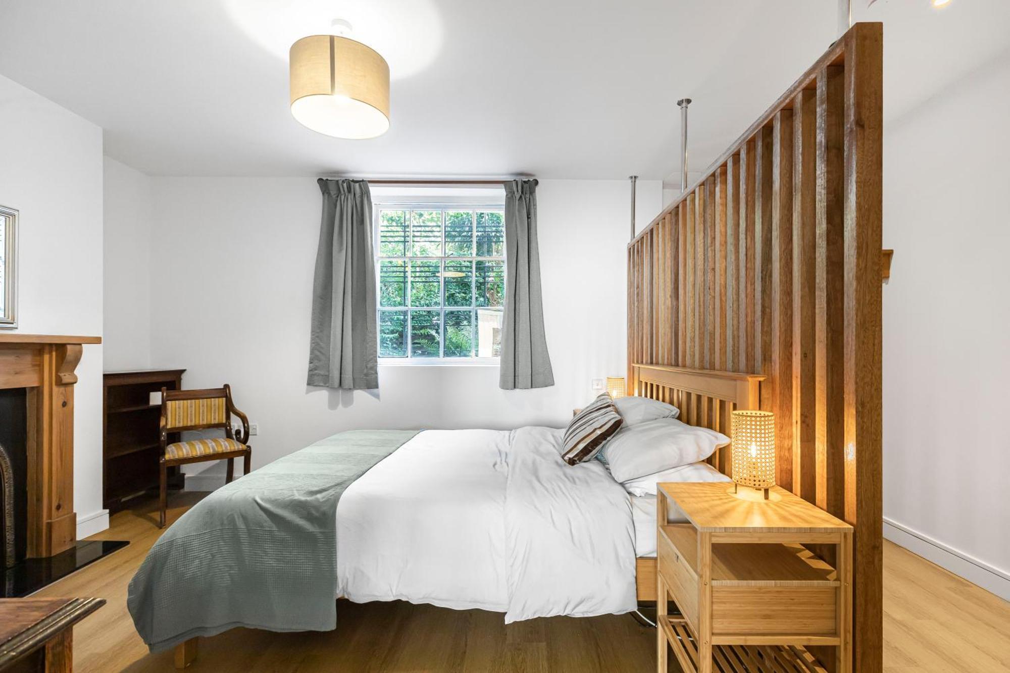 Large, Quiet Flat In Islington Apartment London