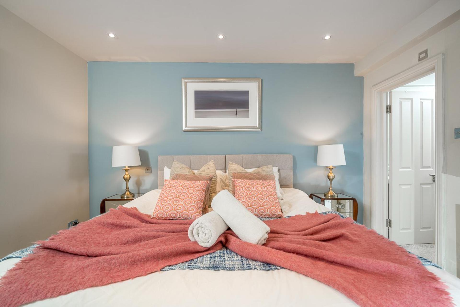 Niru Experience Hidden Gem In Chelsea 2bd 2ba Apartment