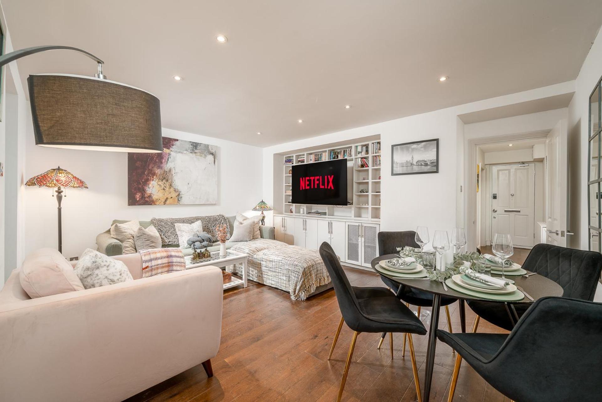 Niru Experience Hidden Gem In Chelsea 2bd 2ba Apartment