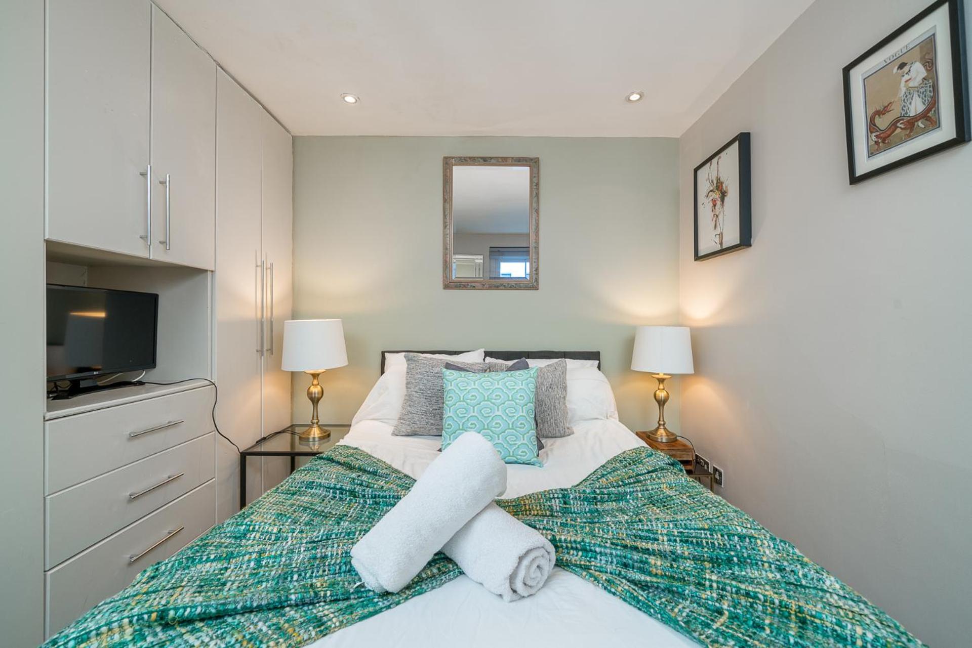 Niru Experience Hidden Gem In Chelsea 2bd 2ba Apartment *