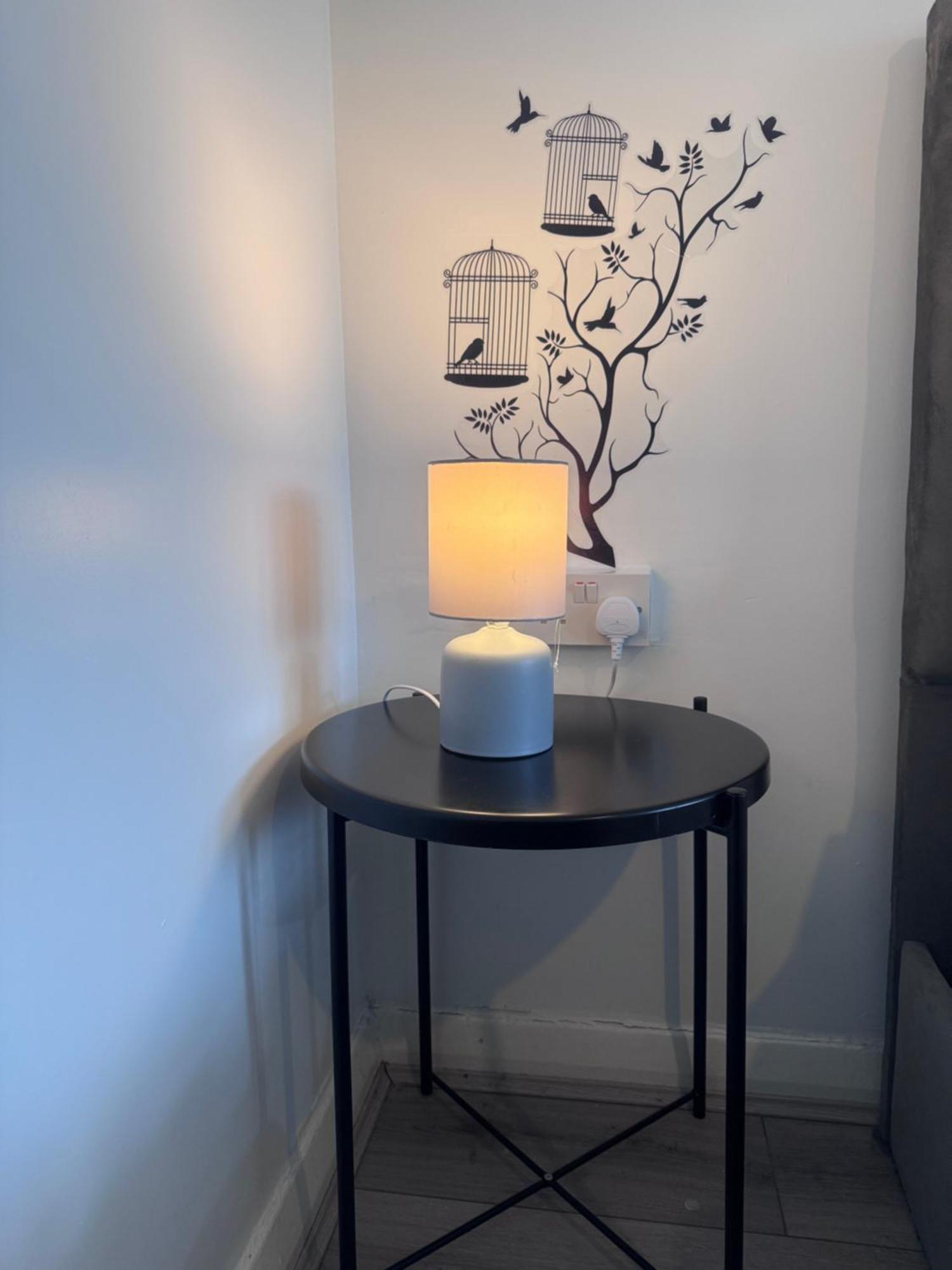 Modern In A 4 Bedroom Flat In London, Shared Bathroom! London