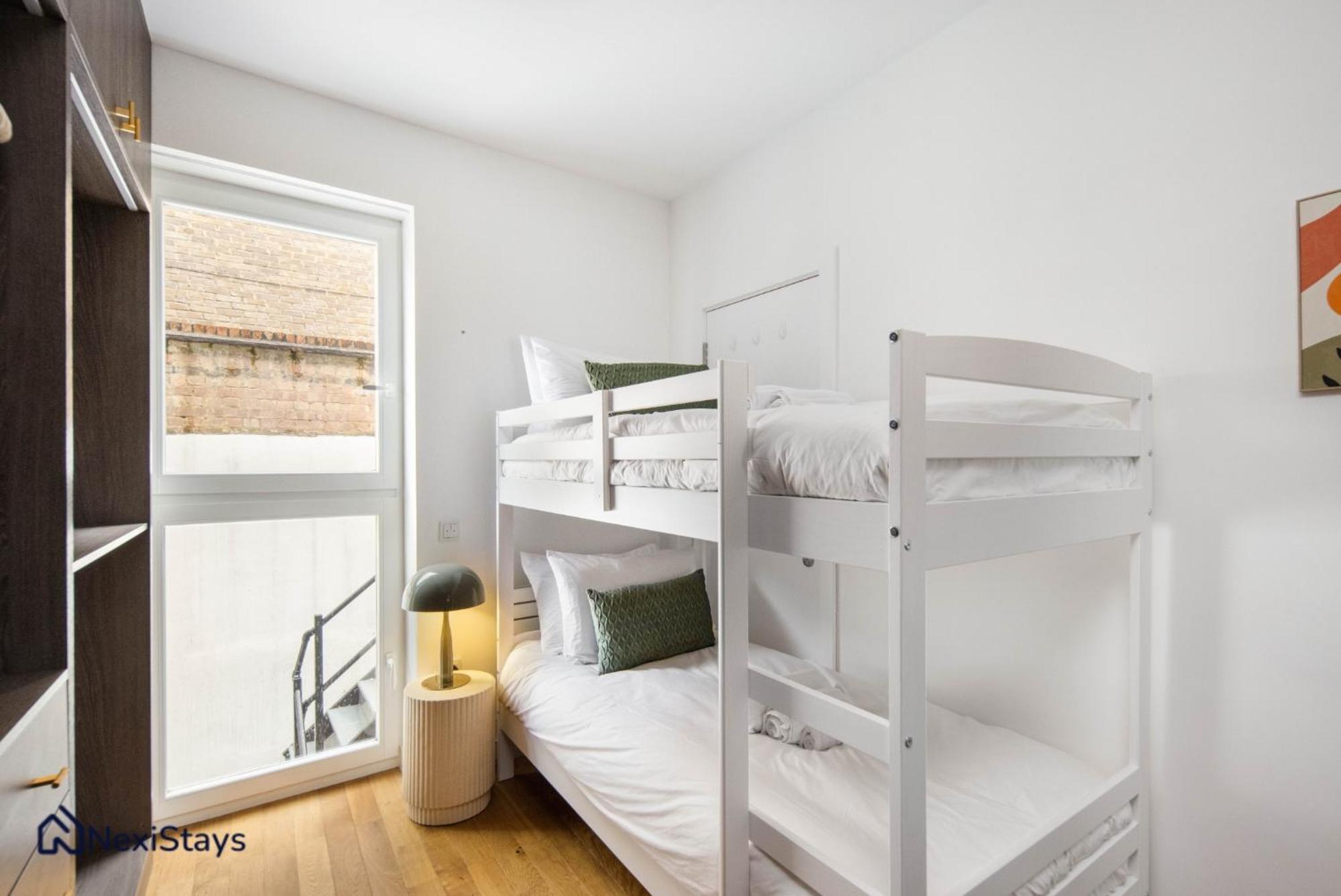 1 Min Walk To Euston Station, Modern Townhouse Lejlighed London