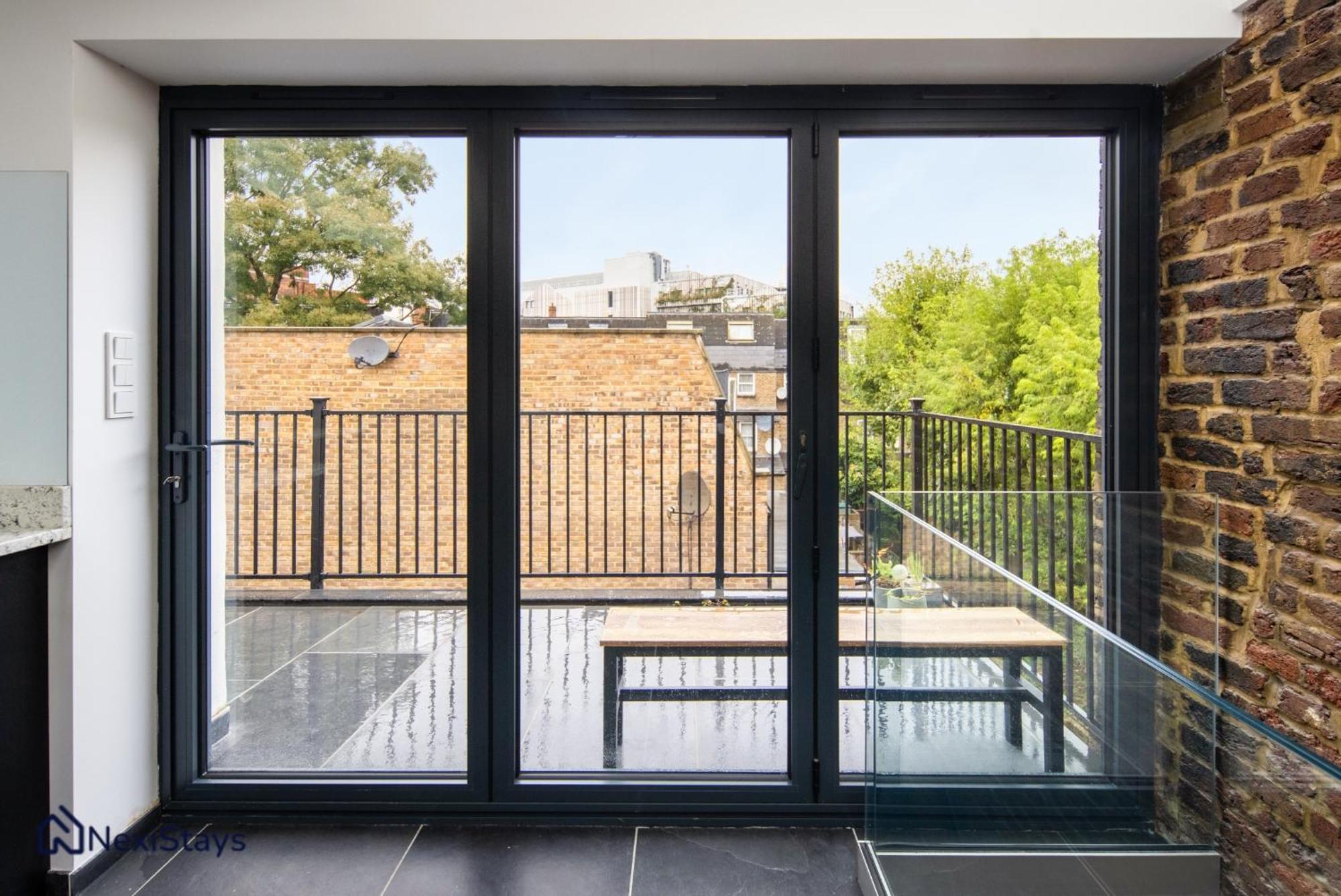 1 Min Walk To Euston Station, Modern Townhouse Lejlighed London