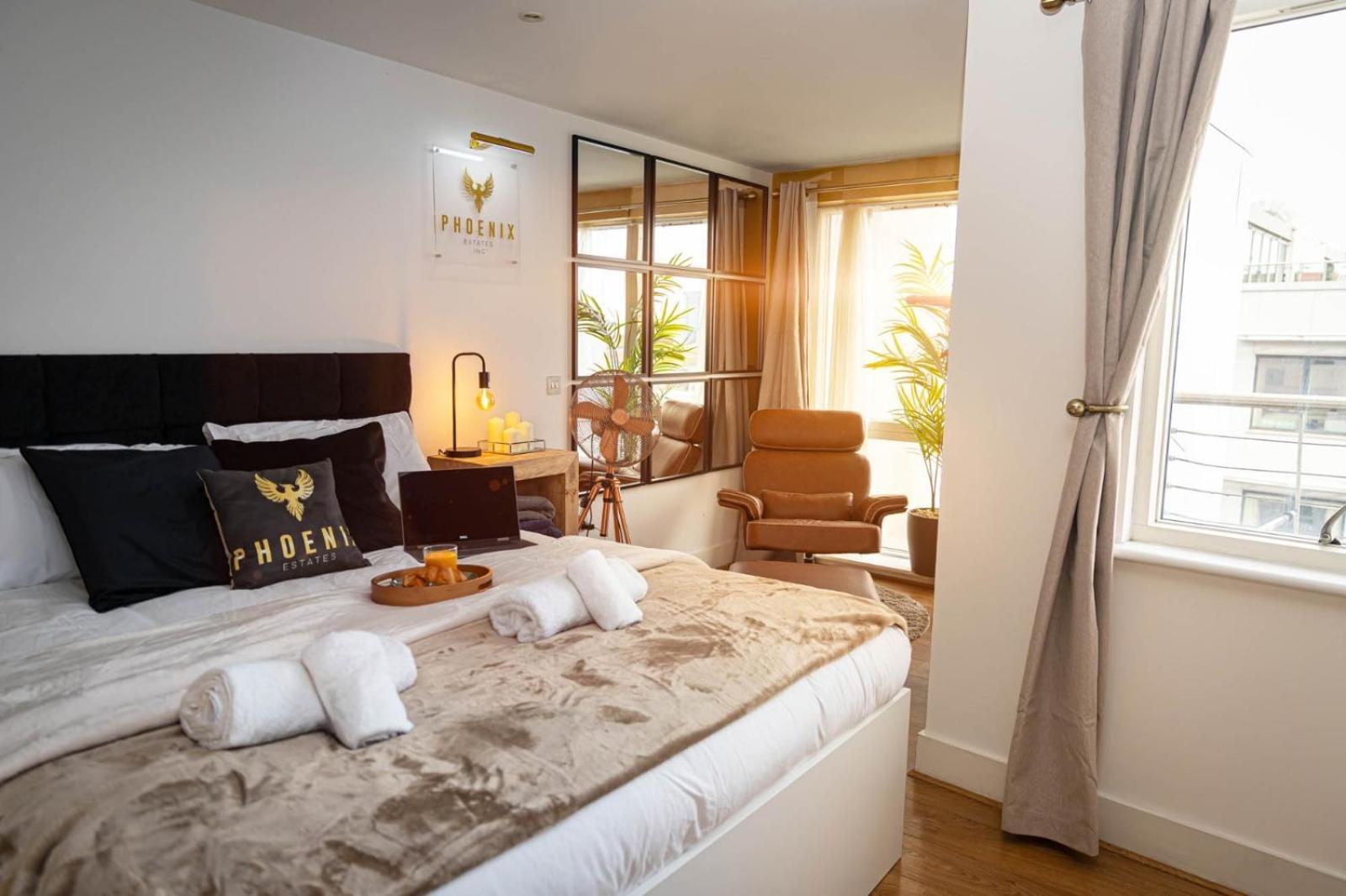 Penthouse - Canary Wharf - 24 Hr Concierge, Gym, Hot Tub, Sauna, Balcony, Terrace Lejlighed *