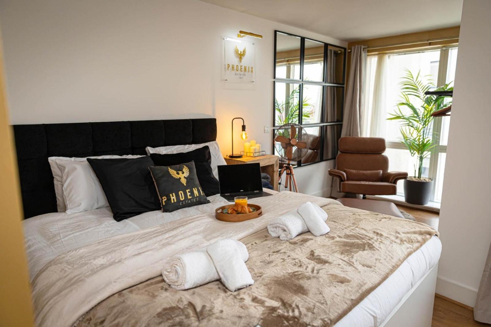 Lejlighed Penthouse - Canary Wharf - 24 Hr Concierge, Gym, Hot Tub, Sauna, Balcony, Terrace London