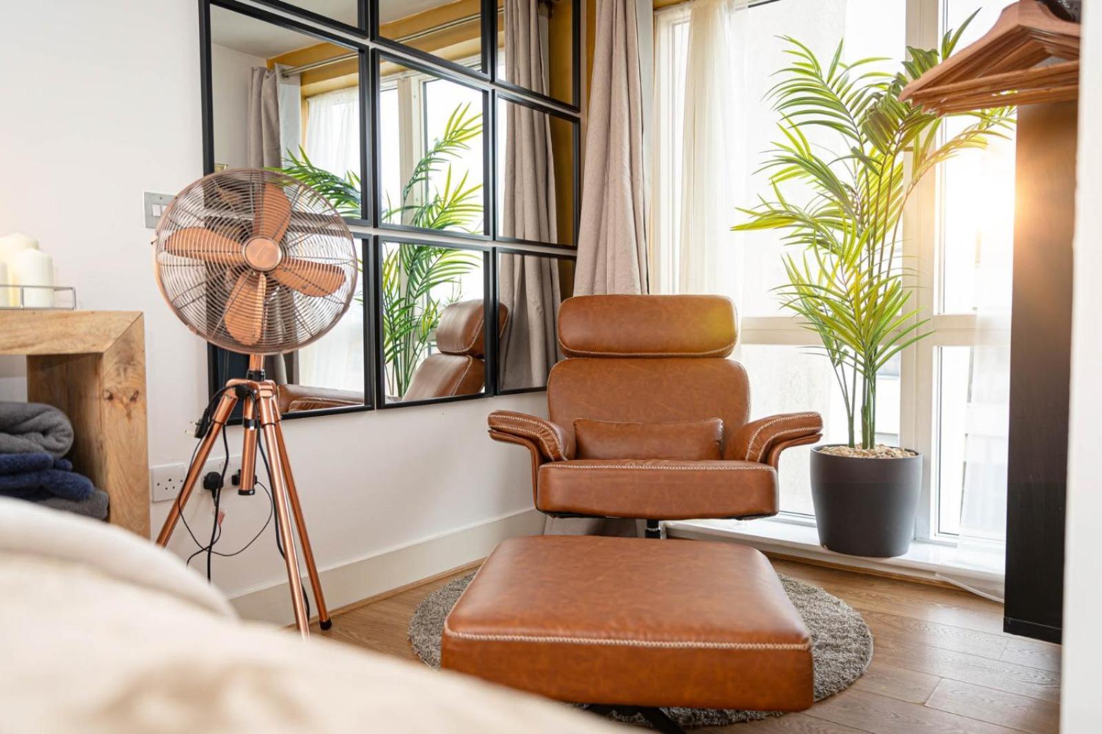 Lejlighed Penthouse - Canary Wharf - 24 Hr Concierge, Gym, Hot Tub, Sauna, Balcony, Terrace *