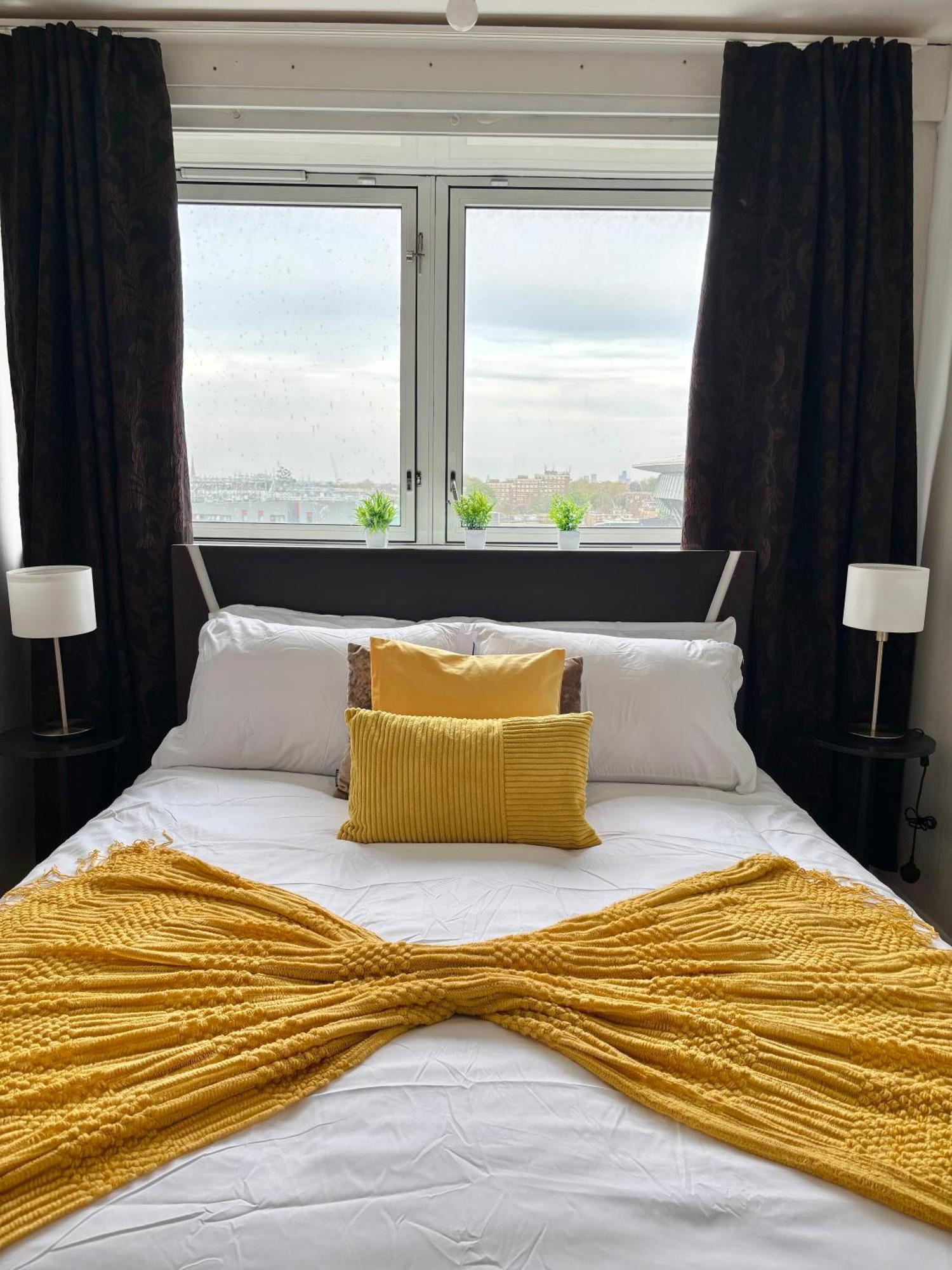 Stylish 2-bed Retreat Steps From Emirates Stadium *