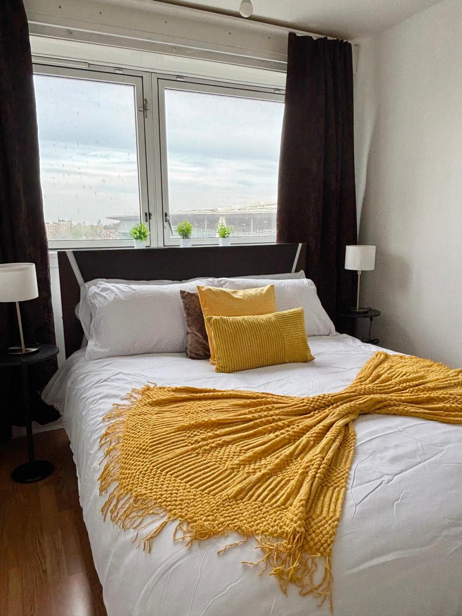 Stylish 2-bed Retreat Steps From Emirates Stadium Apartment