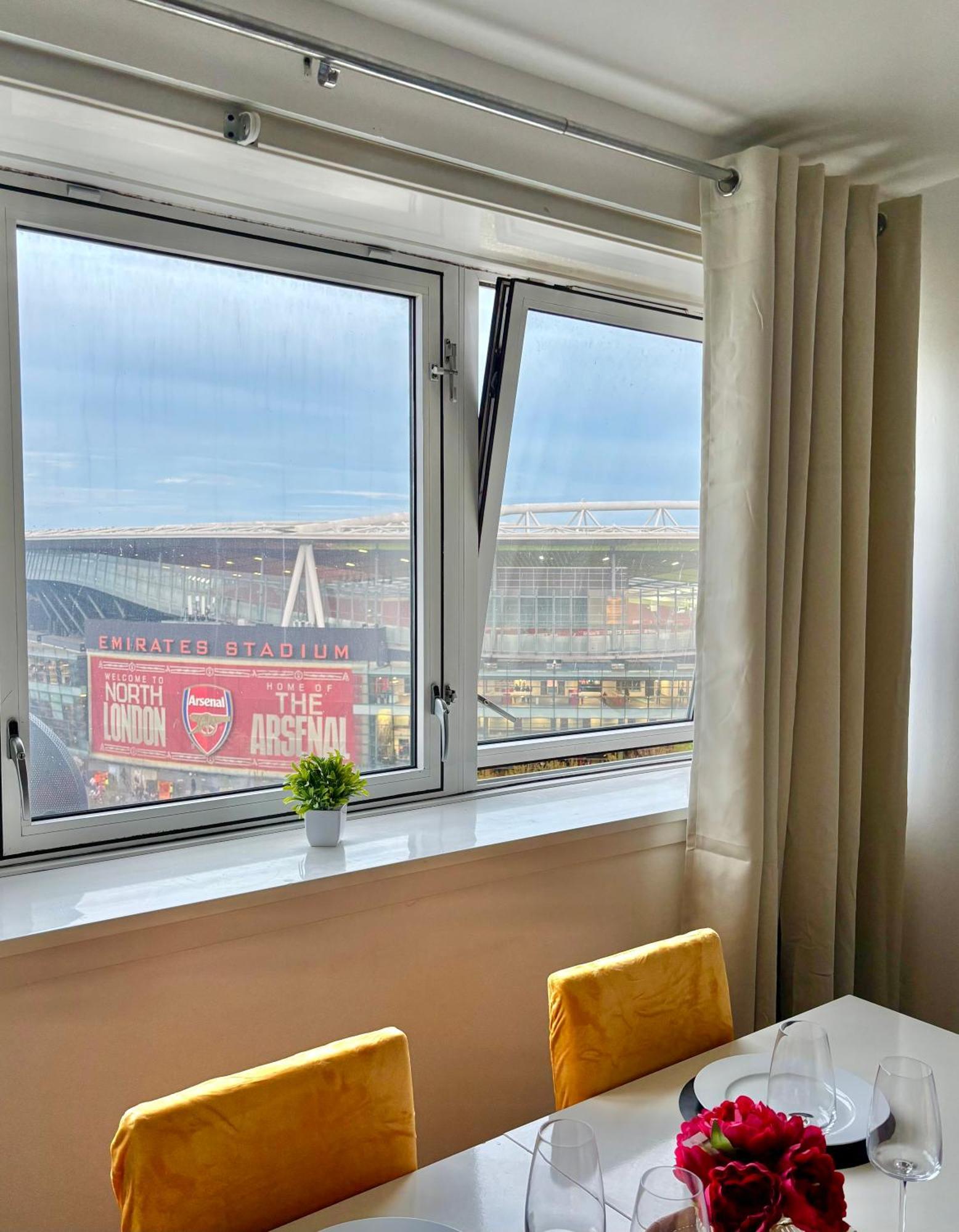 Stylish 2-bed Retreat Steps From Emirates Stadium Apartment London