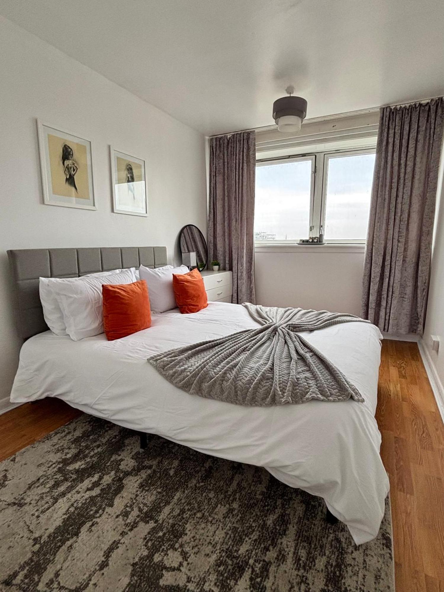 Stylish 2-bed Retreat Steps From Emirates Stadium London