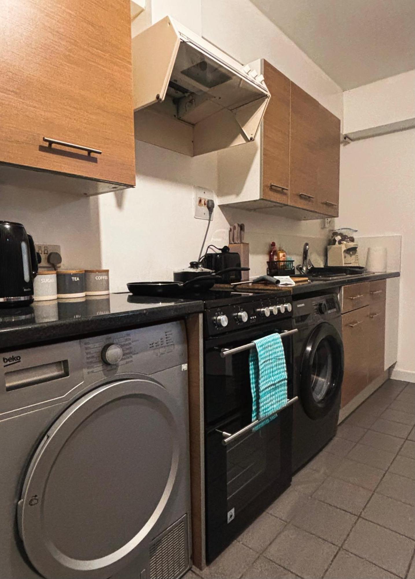 Stylish 2-bed Retreat Steps From Emirates Stadium Apartment *