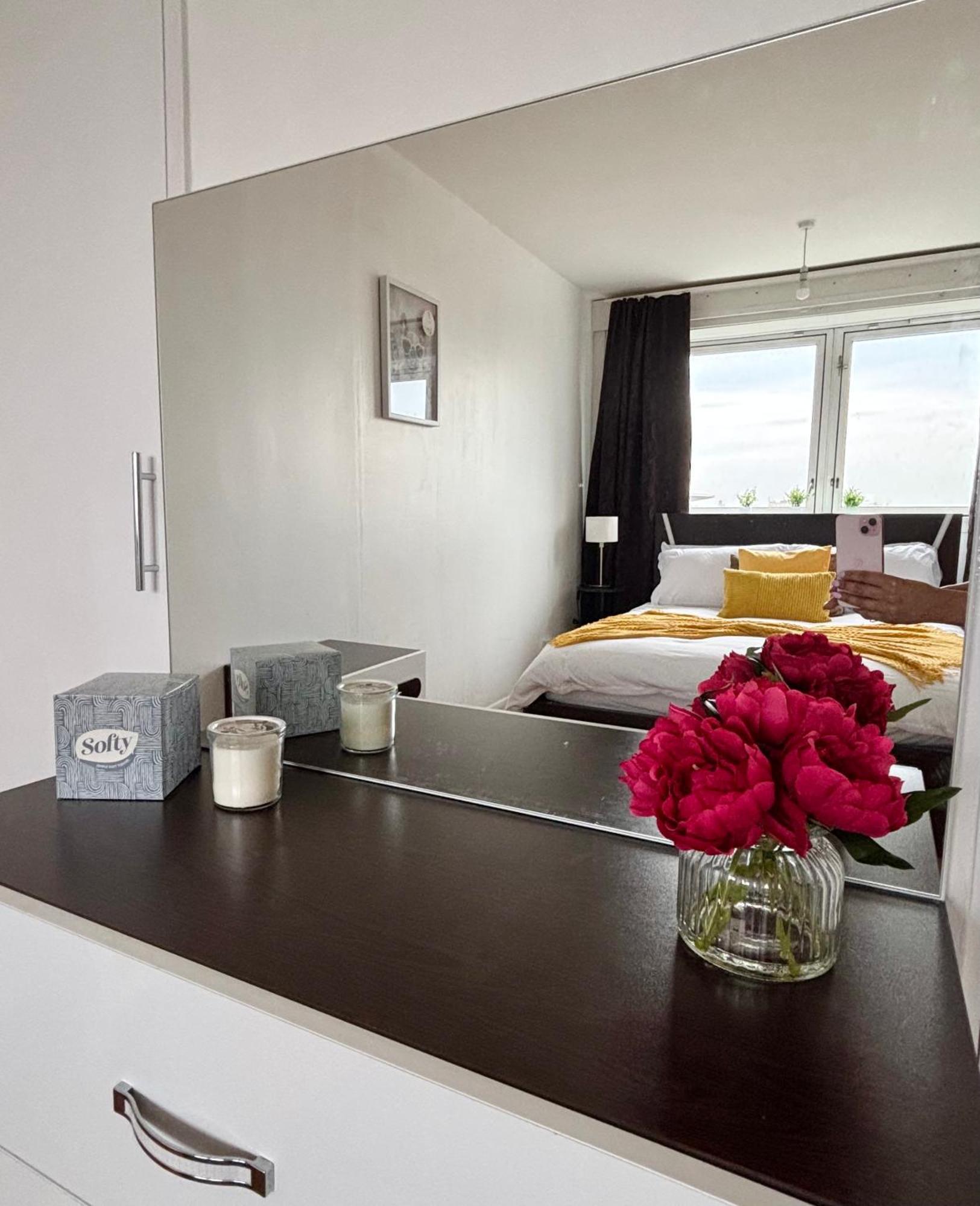 Stylish 2-bed Retreat Steps From Emirates Stadium *