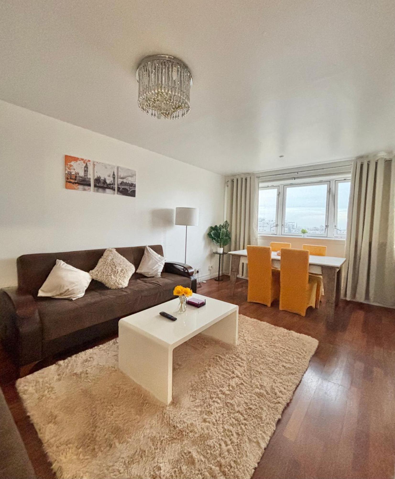 Stylish 2-bed Retreat Steps From Emirates Stadium Apartment *