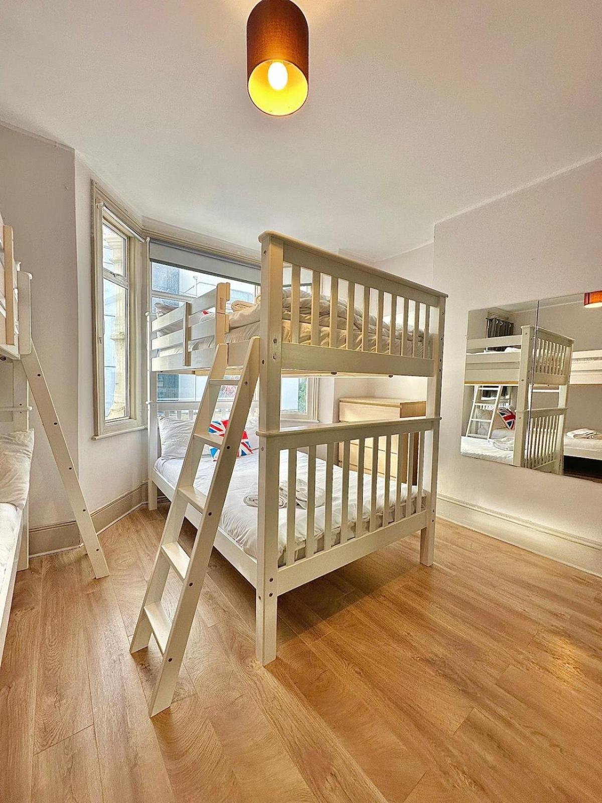 Large House In 105