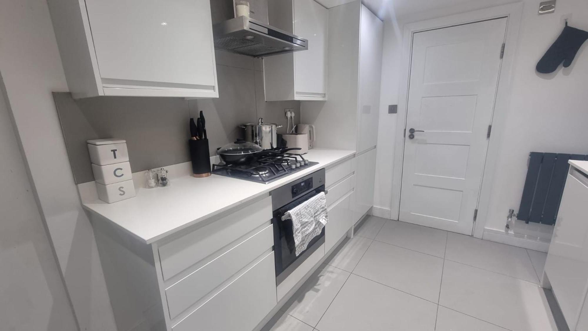 Apartment Fairholme London